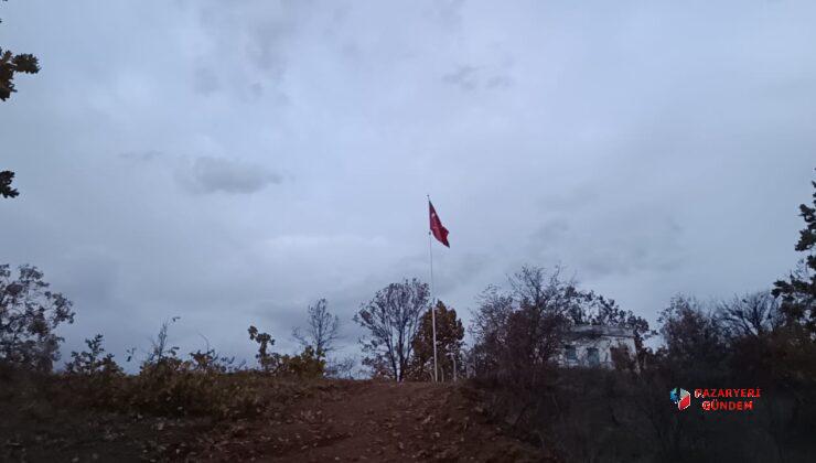 GÜMÜŞDERE’DE 20 METRELİK TÜRK BAYRAĞI GÖKLERDE DALGALANIYOR