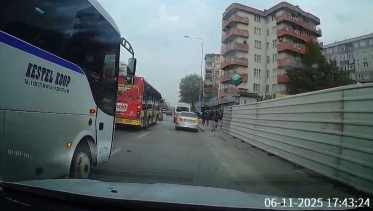 Trafikte yol verme tartışması kamerada