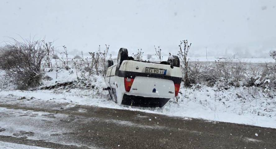 Pazaryerinde Otomobil Devrildi, 1 Yaralı