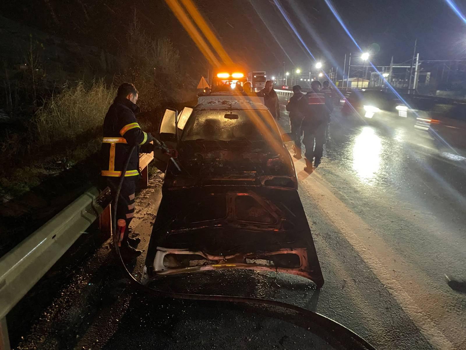 Pazaryeri’nde Seyir Halindeki Otomobil Alev Aldı