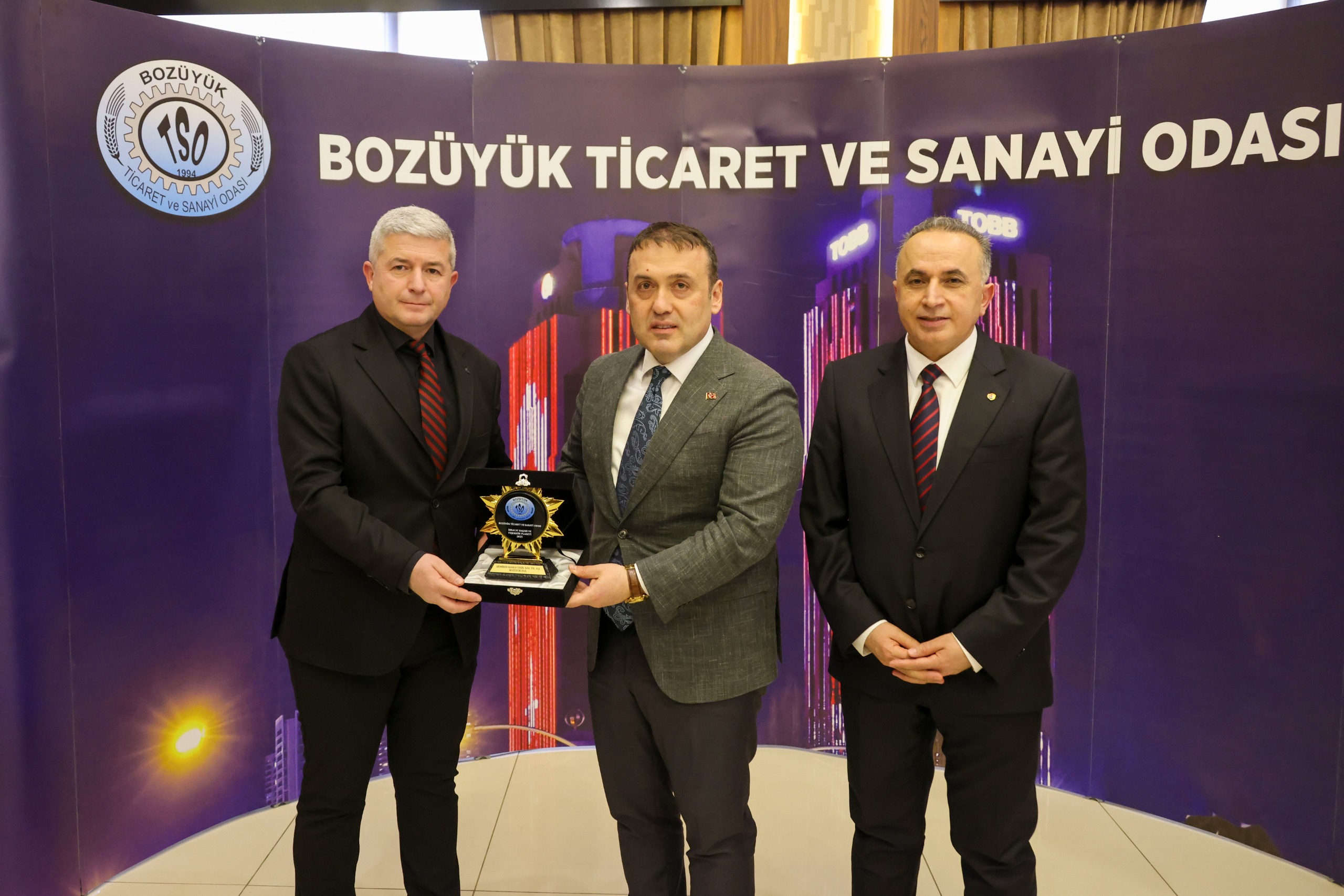 BOZÜYÜK’TE VERGİ REKORTMENLERİ ONURLANDIRILDI