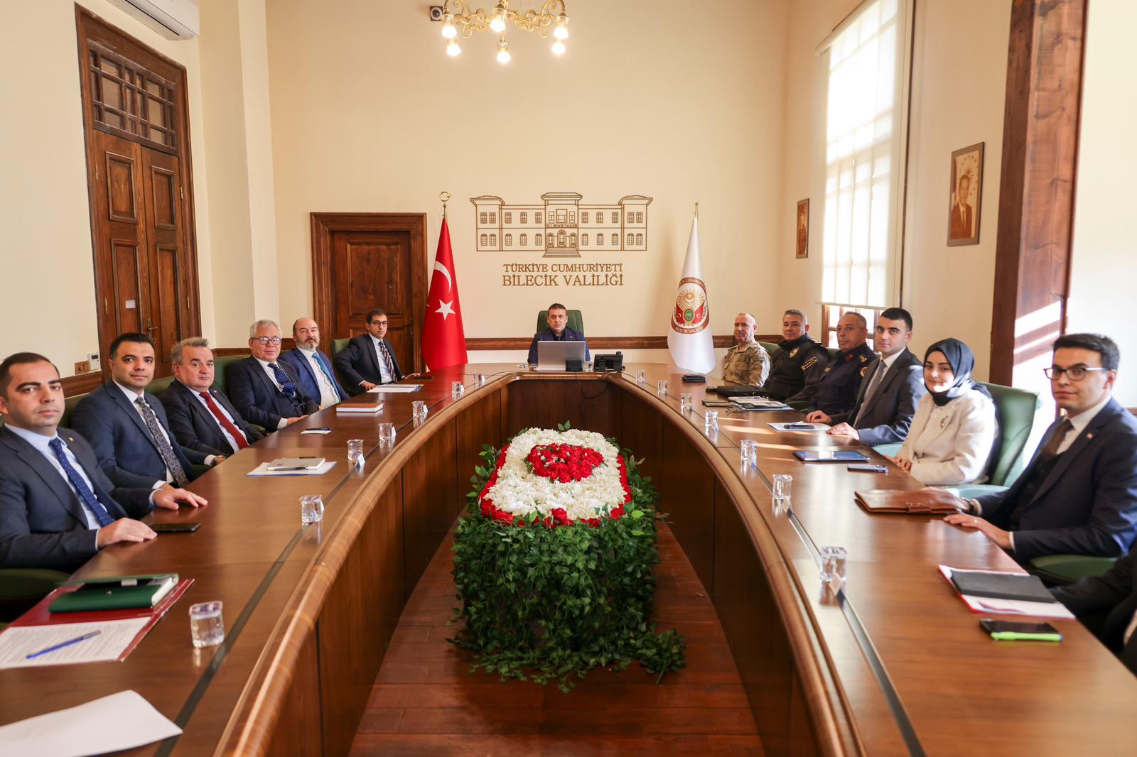 Vali Sözer Başkanlığında İl Asayiş ve Güvenlik Toplantısı: Huzur ve Güvenlik İçin Kararlılık Mesajı