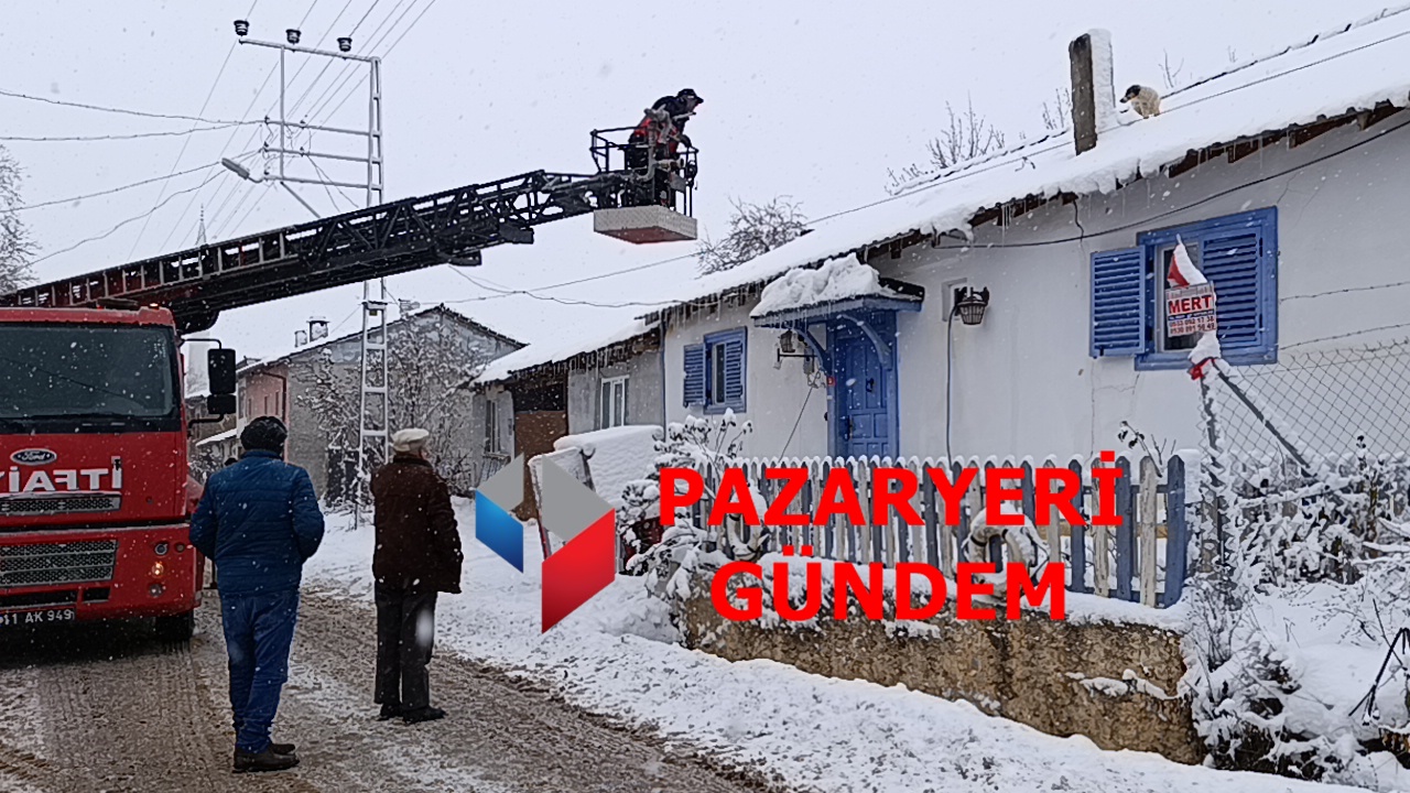 Karlı Çatıda Can Pazarı: Minik Köpeği 112 ve İtfaiye Kurtardı