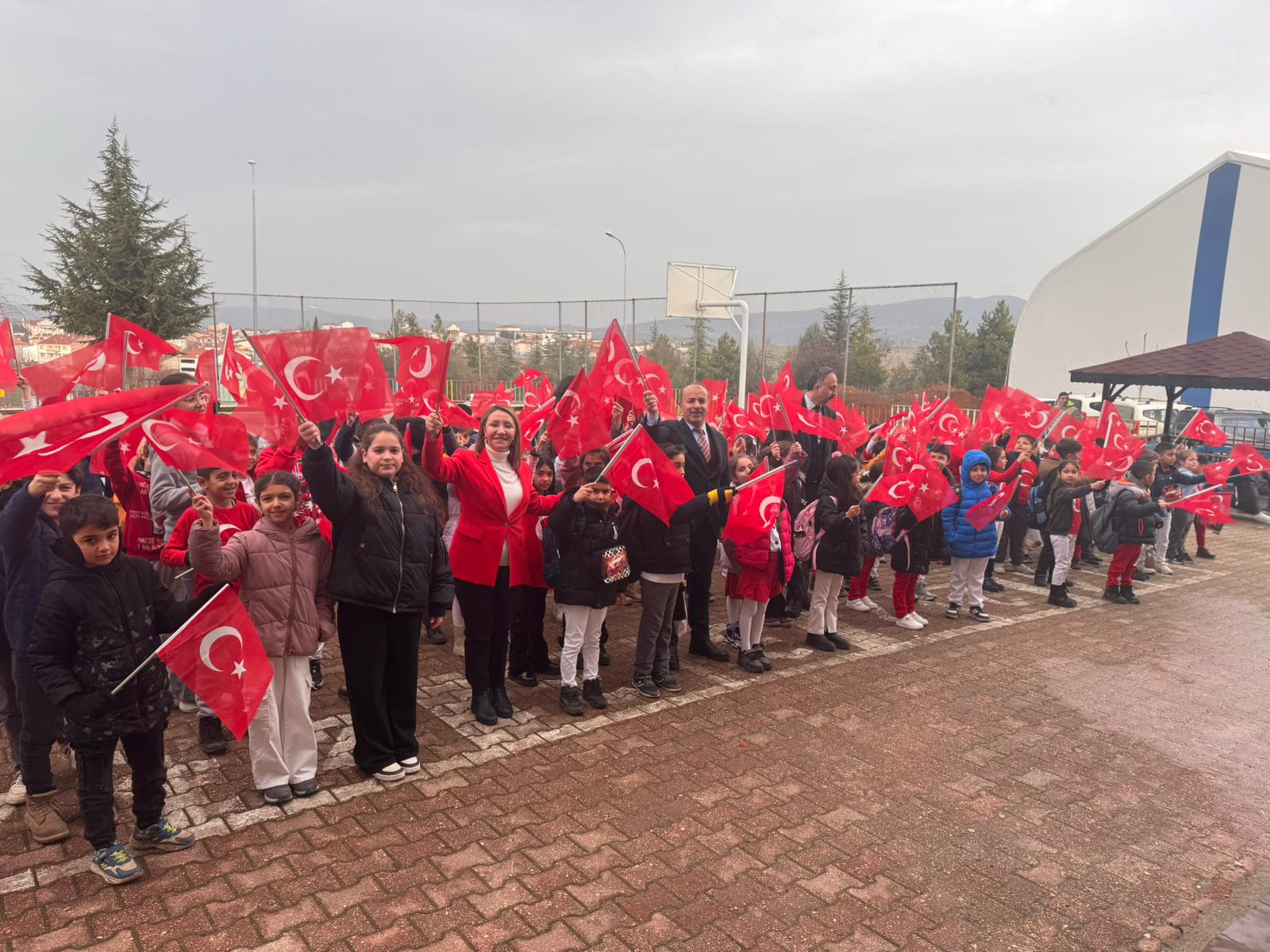 PAZARYERİ’NDE İKİNCİ DÖNEME BAYRAK SEVGİSİ DAMGA VURDU